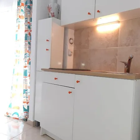 Orange *