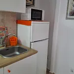 Orange Apartment *