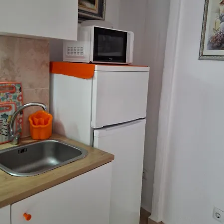 Orange Apartment *